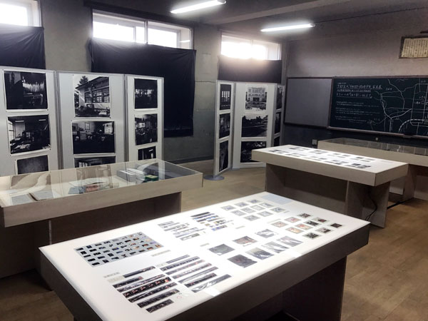 「今熊野・岡崎学舎」写真展の展示風景